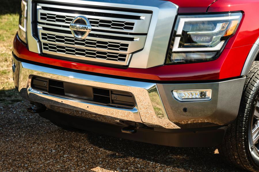 Детали экстерьера Nissan Titan XD Platinum Reserve Crew Cab 2019 года  (фото 22 из 34)